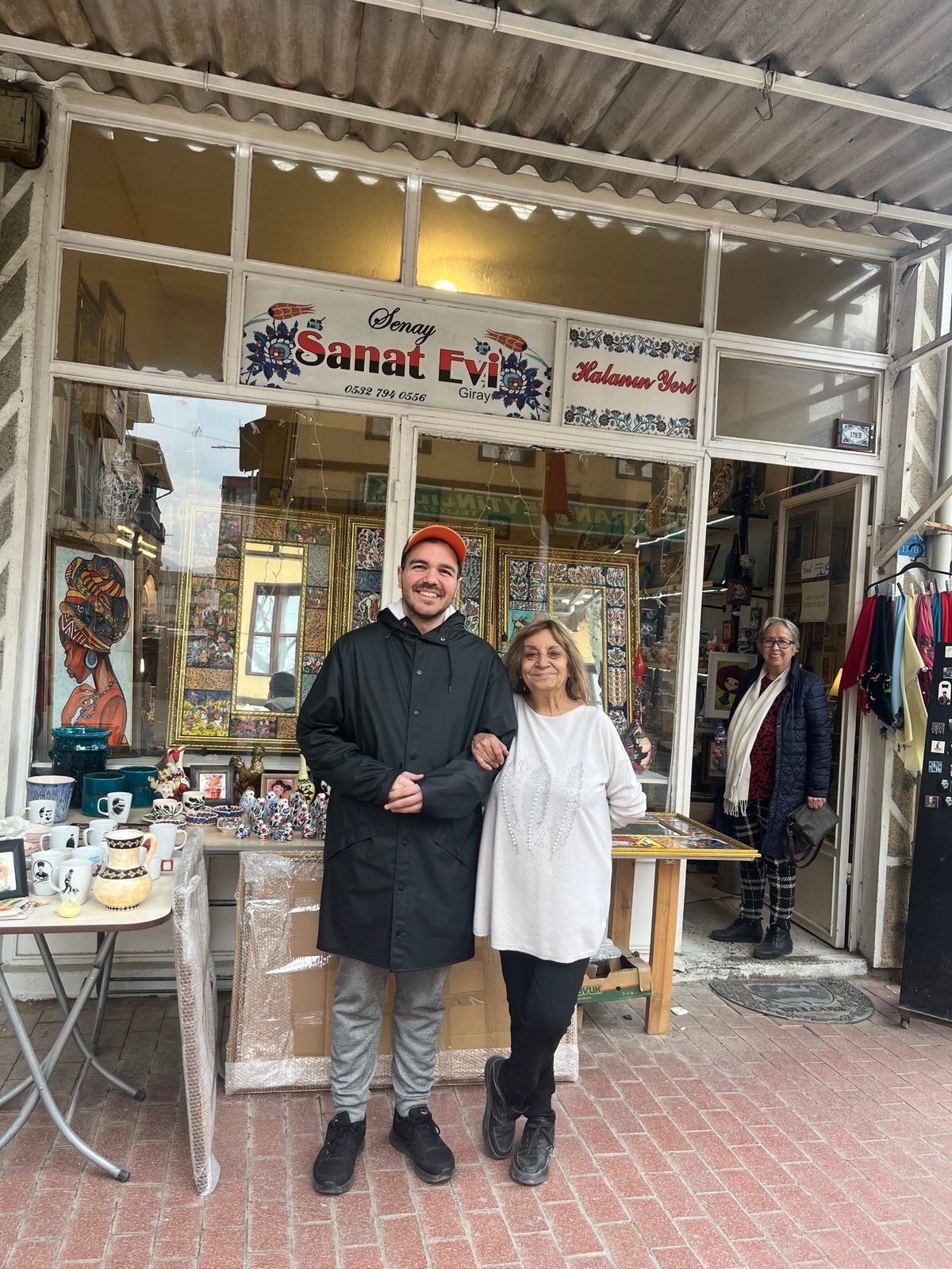 With Şenay Hanım, a tile artist from İznik